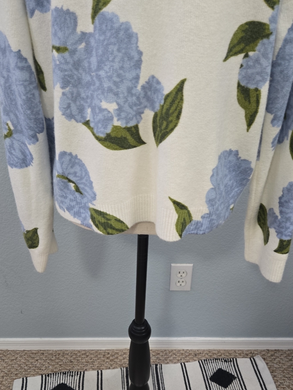 CeCe Crewneck Hydrangea Print Sweater Ribbed Cuff Hem Sz Medium Cottagecore - Picture 9 of 11
